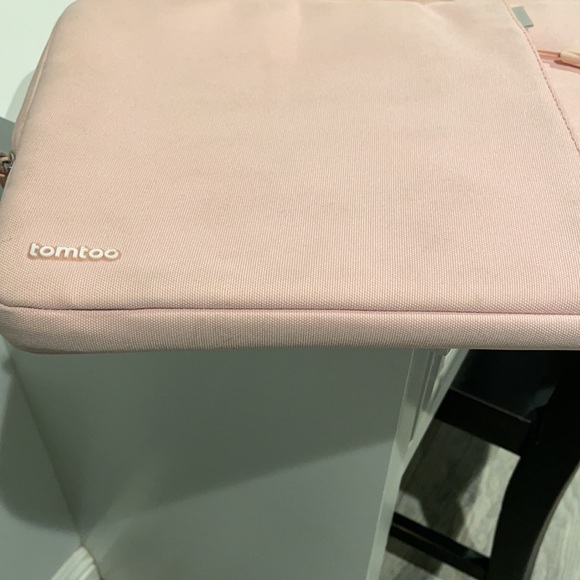 NWOT Tomtoc computer bag - Picture 2 of 7